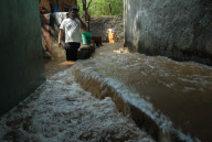Major pipeline bursts lose millions of litres of water in Mumbai, India - 25 Mar 2010