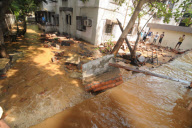Major pipeline bursts lose millions of litres of water in Mumbai, India - 26 Mar 2010