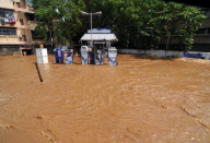 Major pipeline bursts lose millions of litres of water in Mumbai, India - 25 Mar 2010