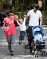 EXCLUSIVE... Exclusive...Halle Berry, Gabriel Aubry & Nahla Enjoy A Family Day At The Zoo!