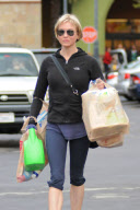 Renee Zellweger Shops at Ralphs