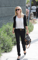 Reese Witherspoon looking super skinny!