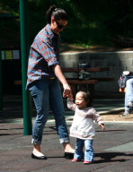 EXCLUSIVE Katherine Heigl withdaughter Naleigh at the park_Part3