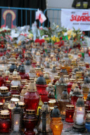 Flowers and tributes are laid at the Presidential Palace for victims of the Smolensk plane crash, Warsaw, Poland - 15 Apr 2010