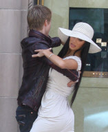 Derek Hough and Nicole Scherzinger dance in the street! 