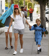 Reese Witherspoon takes the kids and new man shopping - Part 2
