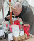 NEIL TENNANT HAVING LUNCH IN LONDON