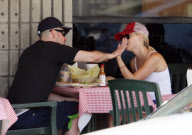 Reese Witherspoon Enjoys Her New Man!