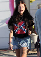 Peaches Gelfof wears confederate flag_Part2