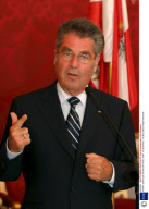HORST KOEHLER ON AN OFFICIAL VISIT TO AUSTRIA - 18 AUG 2004