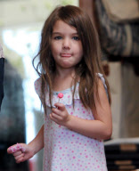 Suri Cruise is a "sucker" for sweets!