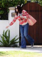 Liv Tyler Rushes Out of the House