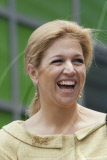 Prince Willem-Alexander and Princess Maxima taste Garlic Tea in Shanghai at World Expo