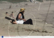 MEL GIBSON WITH HIS WIFE ROBYN RELAXING ON A BEACH IN MALIBU, AMERICA - 27 MAR 2004