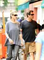 Uma Thurman Out On Date With Boyfriend!