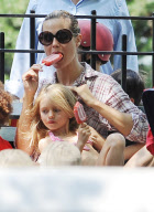 Heidi Klum Has Popsicle Fun Time With Kids!