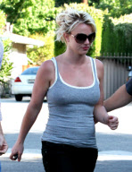 Britney Spears gets her coffee on Pt 2