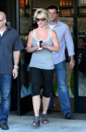 Britney Spears gets her coffee on Pt 2