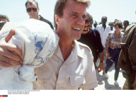 SOM<KOUCHNER EN SOMALIE
