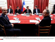 PARIS: Remise du rapport sur le grand emprunt