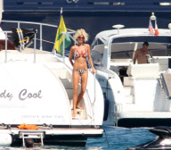 Victoria Silvstedt spent holidays on luxury boat in Saint Tropez