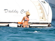 Victoria Silvstedt spent holidays on luxury boat in Saint Tropez