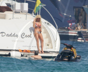 Victoria Silvstedt spent holidays on luxury boat in Saint Tropez