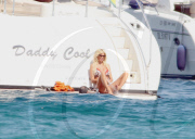 Victoria Silvstedt spent holidays on luxury boat in Saint Tropez