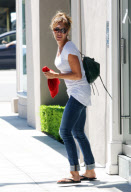 Ayda Field Pounds The Pavement in Hollywood