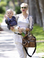 Gwen Stefani and Family Take A Trip To Mom's House