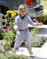 Gwen Stefani and Family Take A Trip To Mom's House