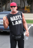EXCLUSIVE Hulk Hogan and family at Gold's Gym