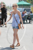 Tori Spelling Chows Down At Farmers Market! 
