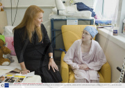 SARAH FERGUSON, DUCHESS OF YORK, VISITING THE TEENAGE CANCER TRUST UNIT AT UNIVERSITY COLLEGE HOSPITAL, LONDON, BRITAIN - 25 APR 2006