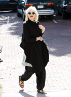 Gwen Stefani Keeps Belly Hidden While Shopping with The Family