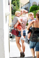 Britney Spears Shows Off Rough Looking Extensions On Family Outting