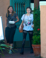 Frances Bean Cobain Shops and Lunches in L.A.