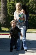KATE HUDSON taking her son RYDER back to school 