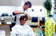 Rafa Nadal se corta el pelo en Nueva York en la peluquer?a de su amigo Julien Farel.