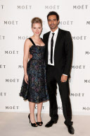 Scarlett Johansson brinda con Moet en Epernay (Francia).