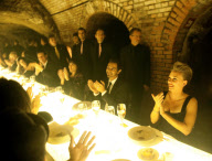 Scarlett Johansson brinda con Moet en Epernay (Francia).