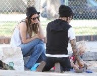 Ashlee Simpson, Pete Wentz and son Bronx at the Park in Encino, America - 26 Sep 2010