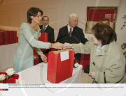 MONACO: Fete Nationale remise de colis par S.A.S la Princesse Stephanie