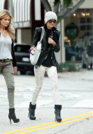 Laeticia Hallyday in Brentwood EXCLUSIVE