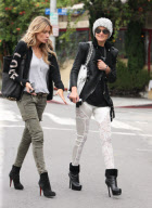 Laeticia Hallyday in Brentwood EXCLUSIVE