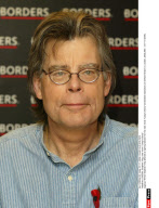 LONDON: Stephen King, new novel "Lisey's Story" .