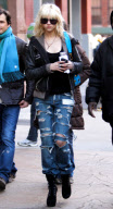 Taylor Momsen Drinking Red Bull on Gossip Girl Set