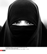 TOURS : Woman wearing niqab