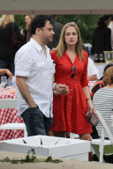 Jimmy Kimmel and Molly McNearney couple up for L.A. Loves Alex's Lemonade
