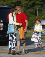 JUANES Y SU FAMILIA DISFRUTAN DE HALLOWENN

